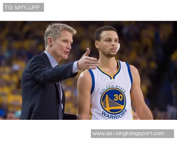 科尔透露库里缺席训练但与队友共同观看比赛录像积极参与备战 科尔透露库里缺席训练但与队友共同观看比赛录像积极参与备战