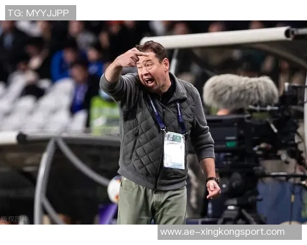 徐江批评路易斯泼脏水行为不当表达对申花的支持与立场