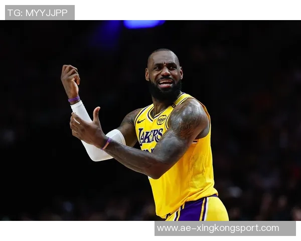 夸梅称詹姆斯防守回半场吃力进攻如火车头般迅猛 夸梅称詹姆斯防守回半场吃力进攻如火车头般迅猛